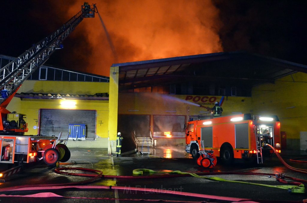 Grossfeuer Poco Lager Koeln Porz Gremberghoven Hansestr P070.JPG - Miklos Laubert